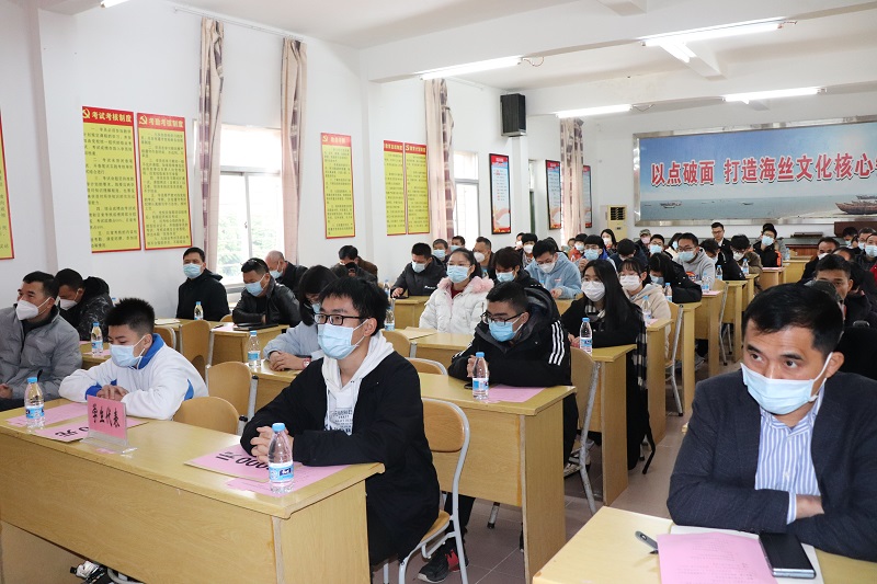 3 出席頒獎典禮的支部書記和優(yōu)秀學(xué)生、教師、校長代表.JPG