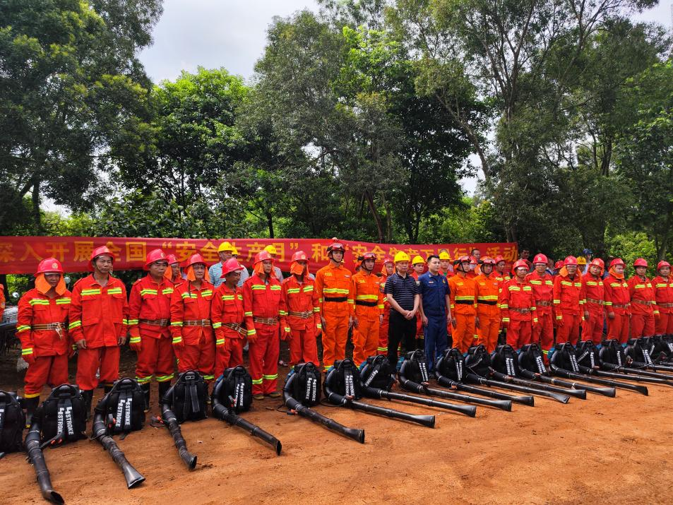 中林集團(tuán)雷州林業(yè)局有限公司遂溪林場分公司聯(lián)合遂溪縣專業(yè)森林消防隊(duì)開展安1.png