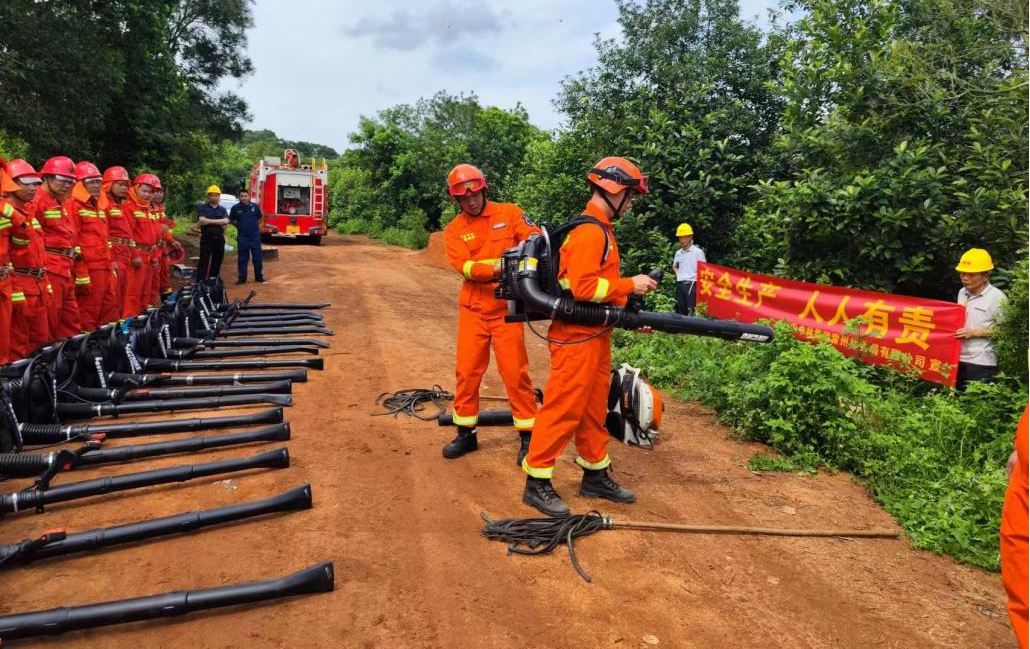 中林集團(tuán)雷州林業(yè)局有限公司遂溪林場分公司聯(lián)合遂溪縣專業(yè)森林消防隊(duì)開展安2.png