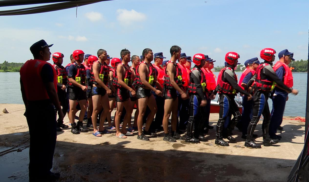 以練為戰(zhàn) 以戰(zhàn)提能遂溪縣開(kāi)展2023年防汛搶險(xiǎn)救援輕舟中隊(duì)集訓(xùn)演練2.png