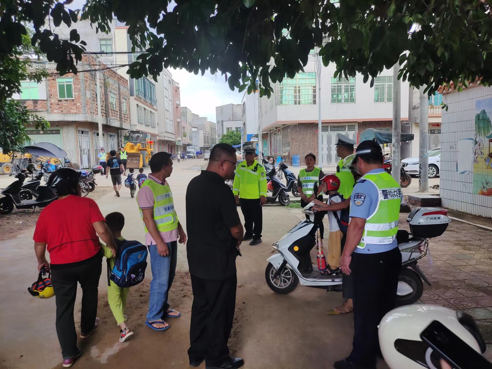 烏塘鎮(zhèn)開展交通安全宣傳勸導(dǎo)活動(dòng)