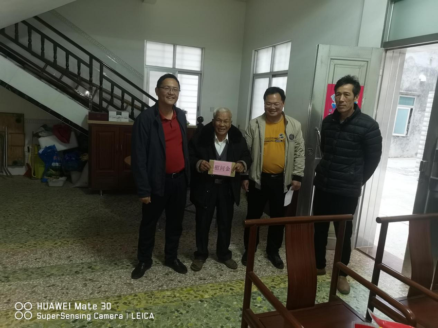 1月23日下午，羅允升書記、陳世傳委員到港門埠村慰問老書記，烈屬家屬.png