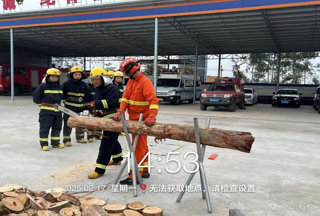 遂溪縣開展2025年基層半專業(yè)森林消防員實(shí)戰(zhàn)技能培訓(xùn)3.png