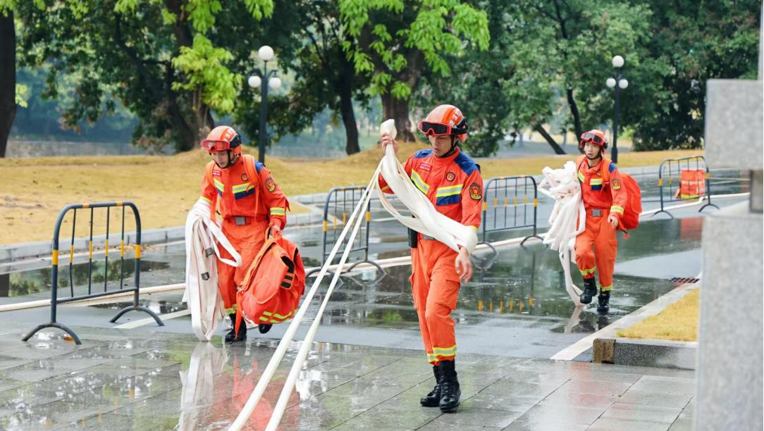 斬獲三大獎(jiǎng)項(xiàng)！遂溪縣專業(yè)森林消防隊(duì)在全省大比武中創(chuàng)佳績(jī)3.png