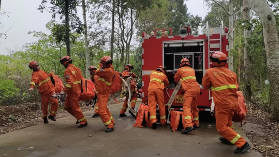 斬獲三大獎項！遂溪縣專業(yè)森林消防隊在全省大比武中創(chuàng)佳績5.png