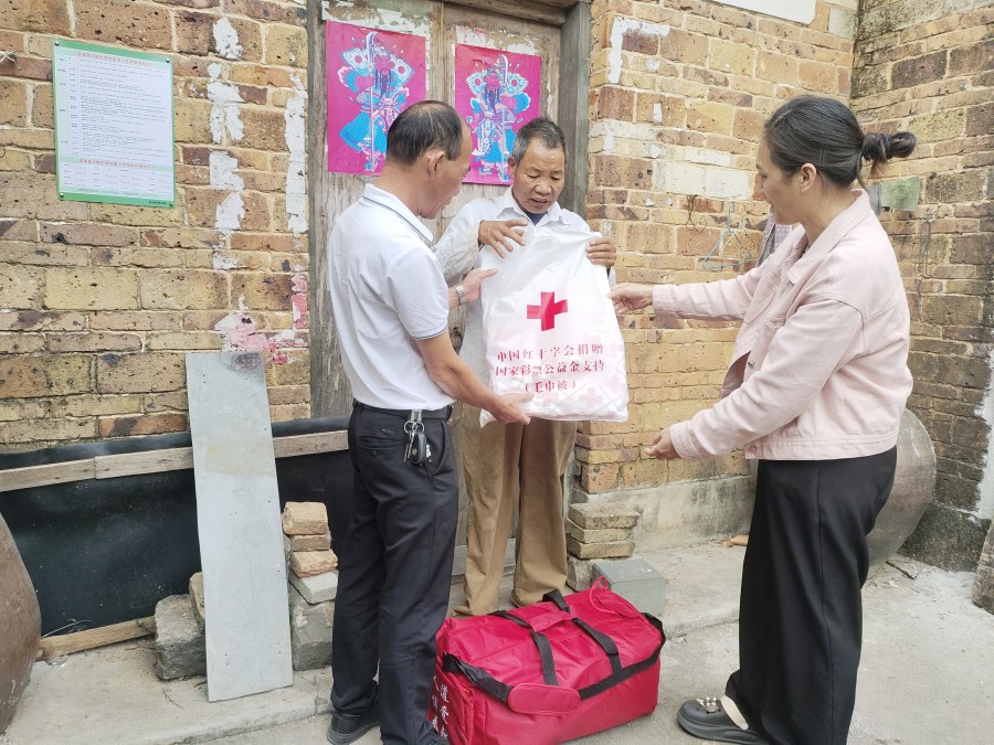港門鎮(zhèn)開展暖冬行動(dòng)，傳遞紅十溫情